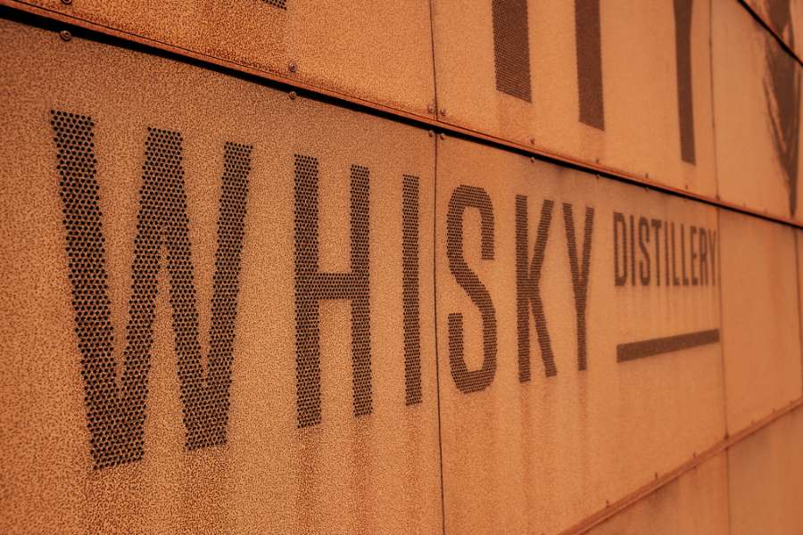 Dansk whisky ”lagret” på rustet stål, Thy Whisky Distillery, Gyrupvej 14, 7752 Snedsted